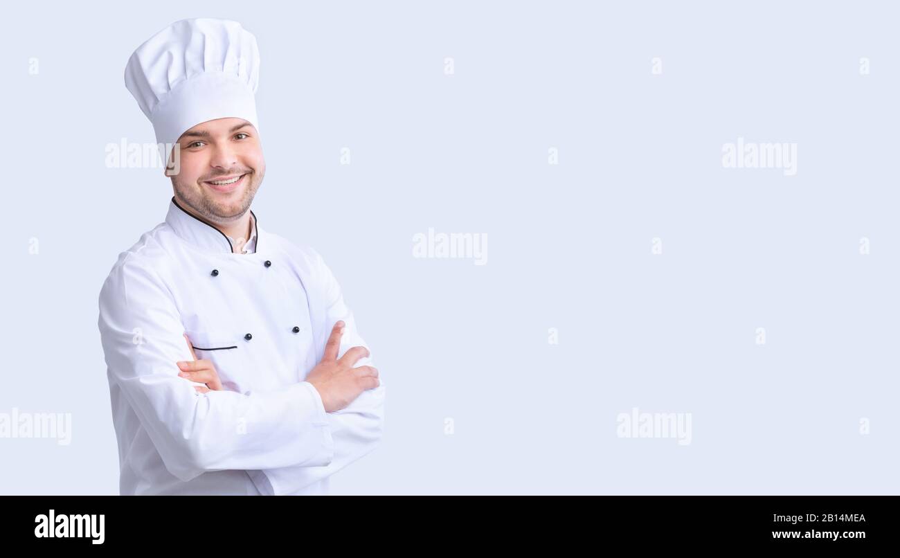 Cook Guy Standing Crossing Hands Posiert Über Weißem Hintergrund, Panorama Stockfoto