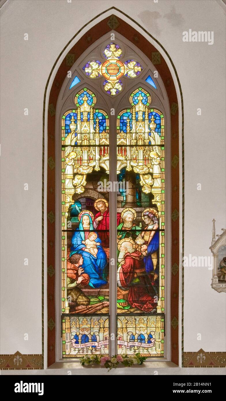 Die Geburt mit dem Magi, Glasfenster an der katholischen St. Mary Kirche, erbaut 1906, in Fredericksburg, Texas, USA Stockfoto