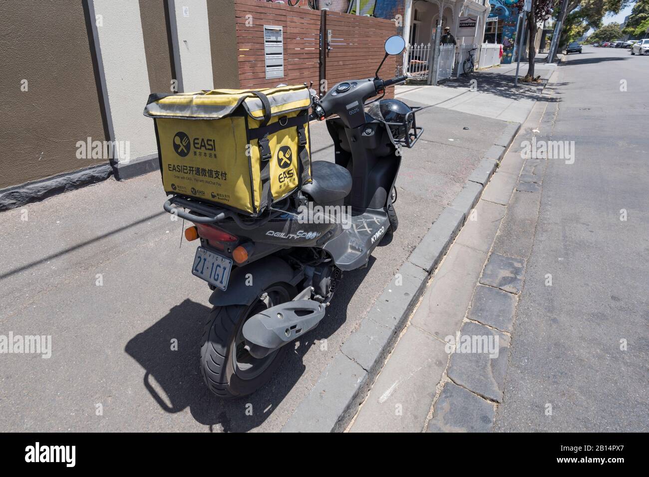 EASI Food Delivery Bike oder Motorroller in Prahran Melbourne. Ein australisches Unternehmen mit einer Zahl von 1 Million Kunden in Australien, Japan, Großbritannien und den USA Stockfoto