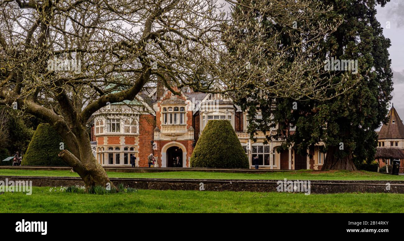 Bletchley Park, Buckinghamshire, Großbritannien, zeigt das restaurierte Mansion House in einer ersten Phase der Wiederherstellung des Standorts. Stockfoto