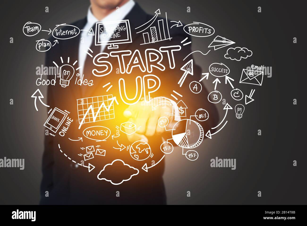 Business-, Start-, Präsentations-, Strategie- und Personalkonzept - Business man im Anzug mit Startdiagramm Sketch Popup aus Hand mit Lichteffekt Stockfoto