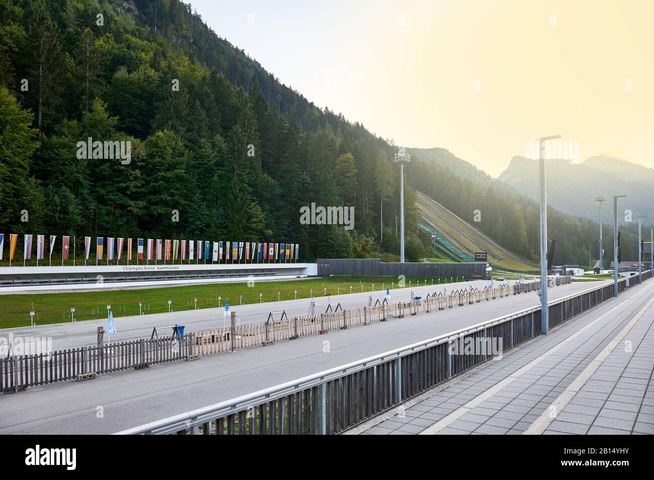 Besuch der Chiemgauer Arena - Biathlonstadion in Ruhpolding, Deutschland Stockfoto