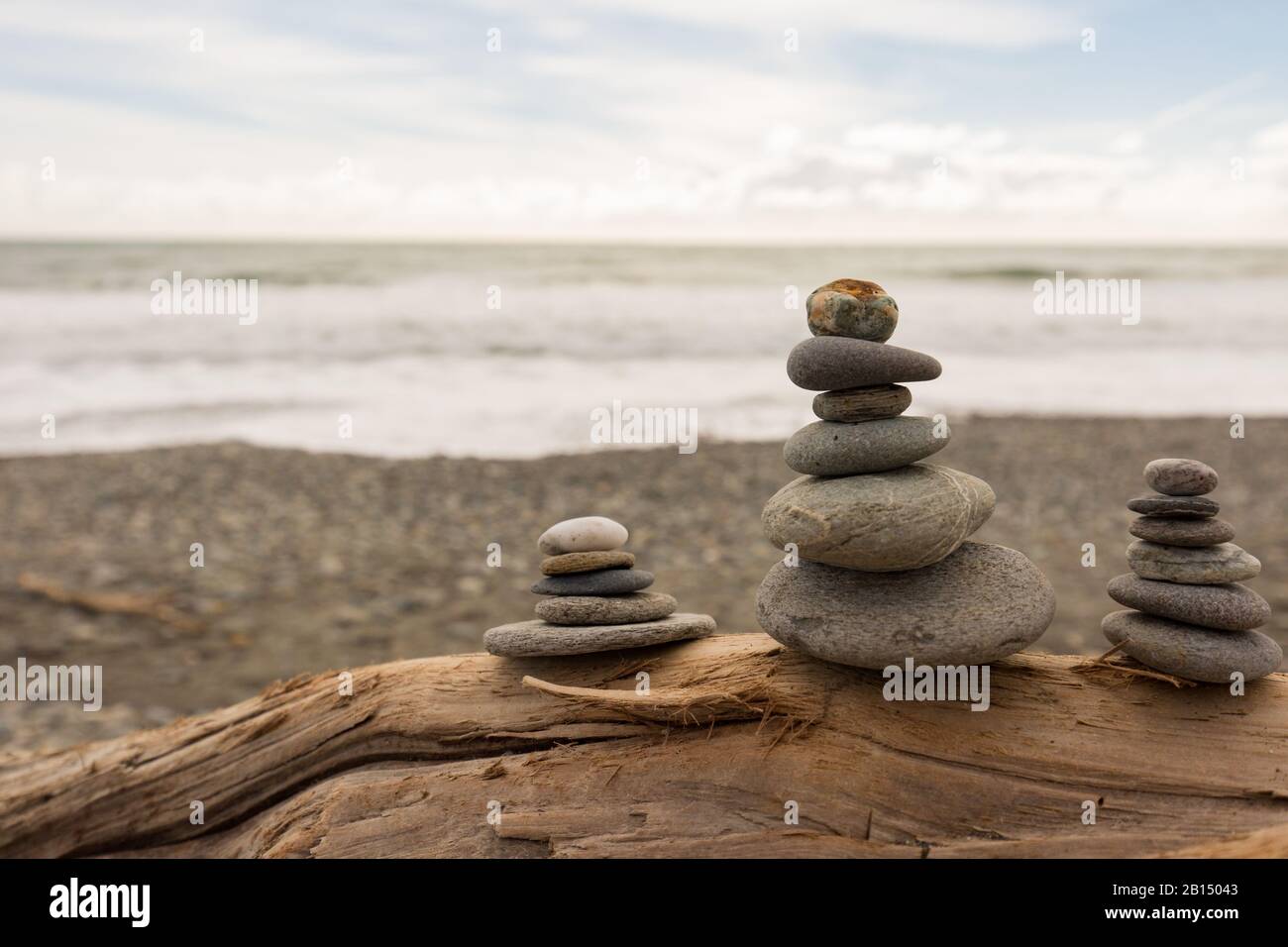 Steinstapel in perfekter Balance zum Entspannen Stockfoto