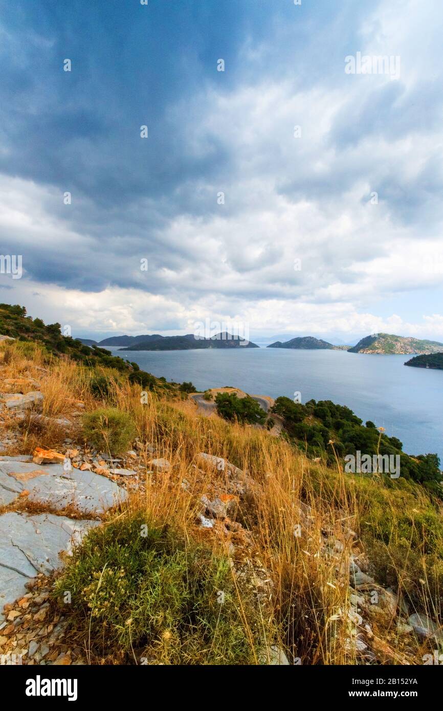 Landschaft am See Koeycegiz mit dem Mittelmeer im Hintergrund, Türkei, Mugla, Dalyan Stockfoto