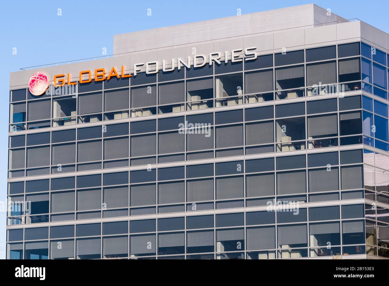 Februar 2020 Santa Clara/CA/USA - GLOBALFOUNDRIES-Hauptsitz im Silicon Valley; GLOBALFOUNDRIES ist eine amerikanische Halbleitergießerei, die von geschaffen wurde Stockfoto