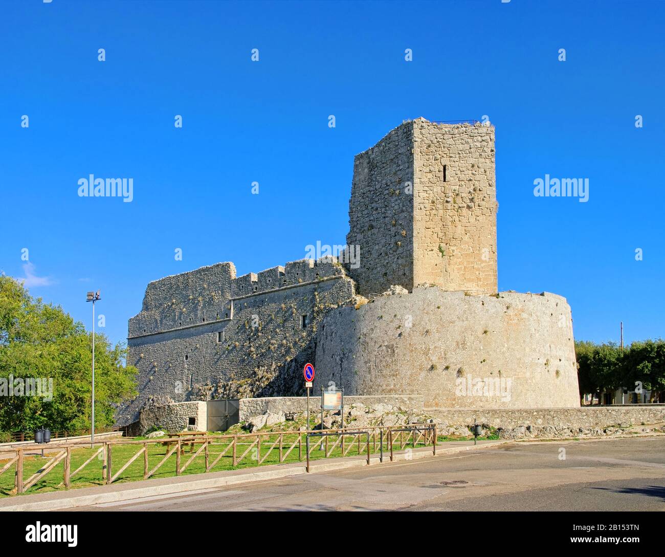 Monte Sant Angelo Castello 01 Stockfoto