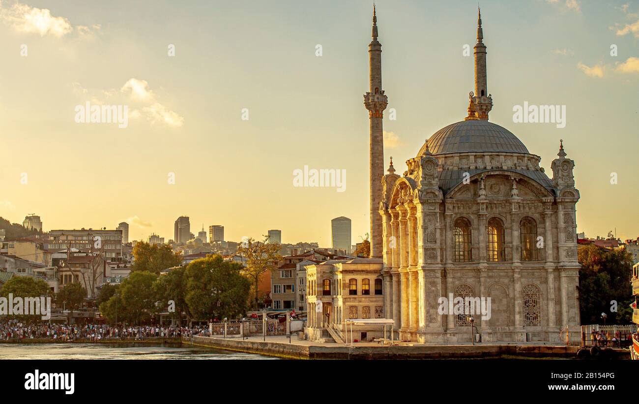 Blick auf die Stadt Istanbul durch Bosporus Stockfoto