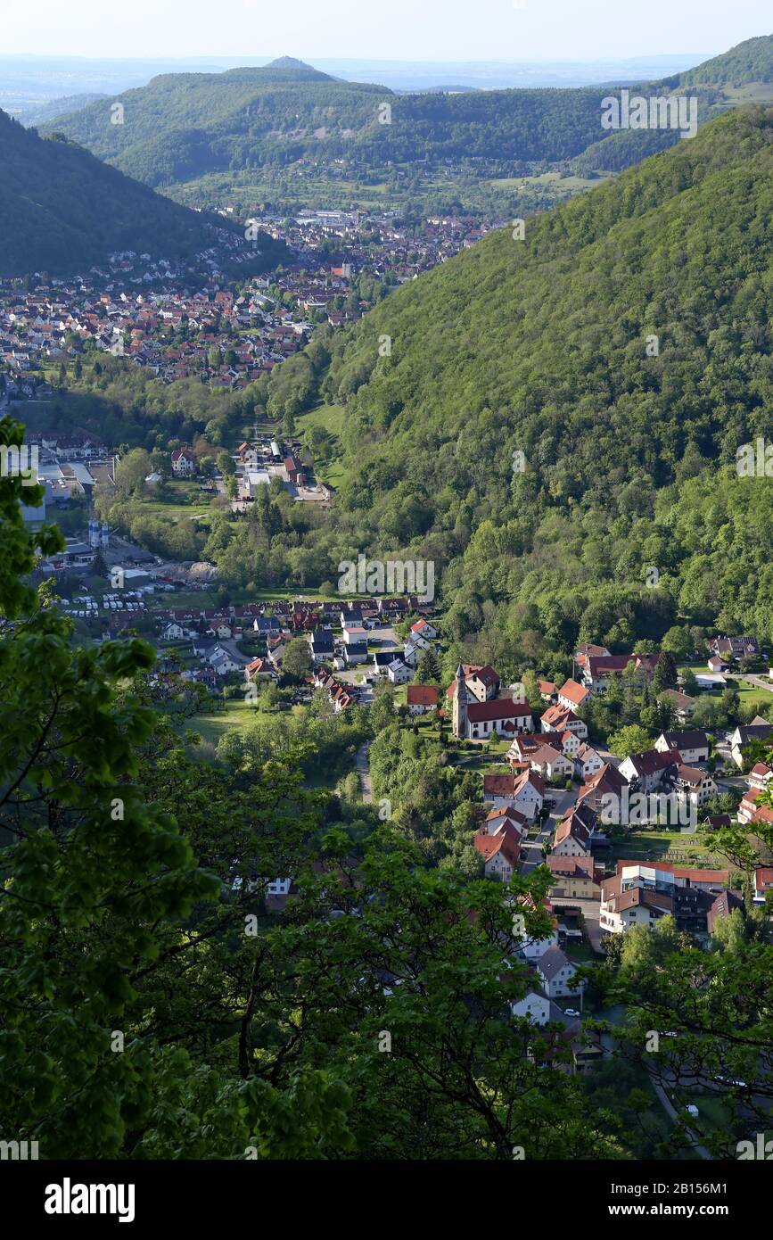 Blick auf Honau und Lichtenstein vom Aussichtspunkt auf Schloss Lichtenstein Stockfoto