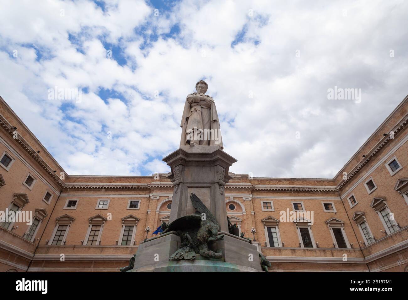 Giacomo Leopardi Statue Monument in Recanati (Macerata - Italien) Stockfoto