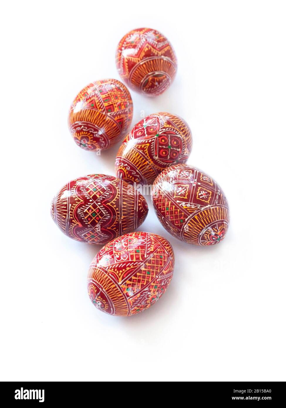 Pysanky - ukrainische traditionell dekorierte Ostereier isoliert auf weißem Grund Stockfoto