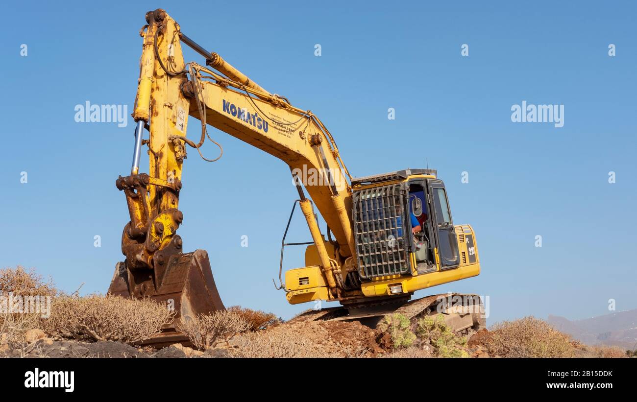 Komatsu-Minibagger, schwere Maschinen mit umfangreichen Verwendungen für Nivellierung und Terrassierung, Los Abrigos, Tenera, Kanarische Inseln, Spanien Stockfoto