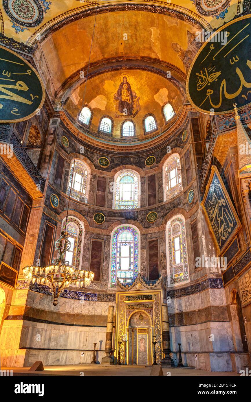 In der Hagia Sophia in Istanbul, Türkei. Die Apse mit dem Bild der ...