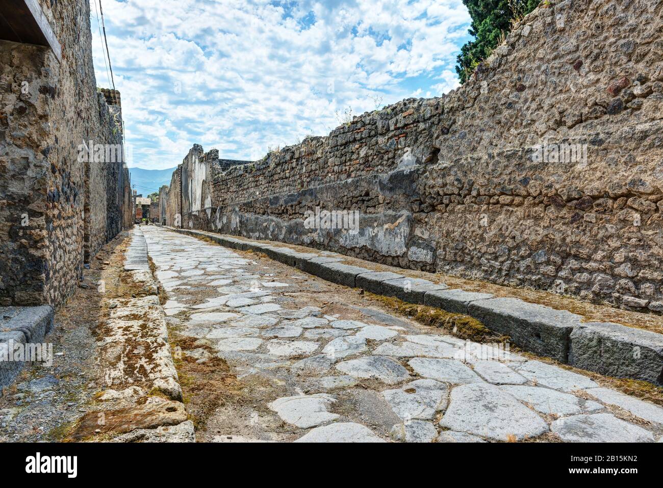 Straße in Pompeji, Italien. Pompeji ist eine antike römische Stadt, die durch den Ausbruch des Vesuvs im Jahr 79 n. Chr. starb. Stockfoto