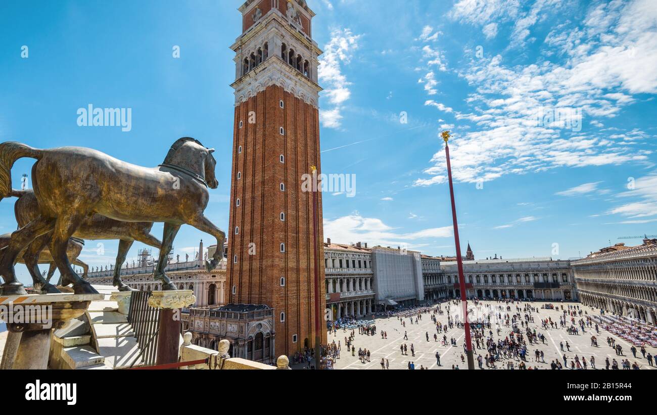 Markusplatz (Markusplatz) in Venedig, Italien. Der Markusplatz ist die Hauptattraktionen Venedigs. Panoramablick auf Venedig. Histo Stockfoto