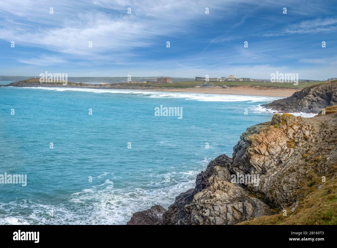 Die weiten der Fistral Bay und Firstral Beach bei newquay an der nordküste cornwalls haben grom plether zum Little fistral überfahren. Der Bereich Stockfoto
