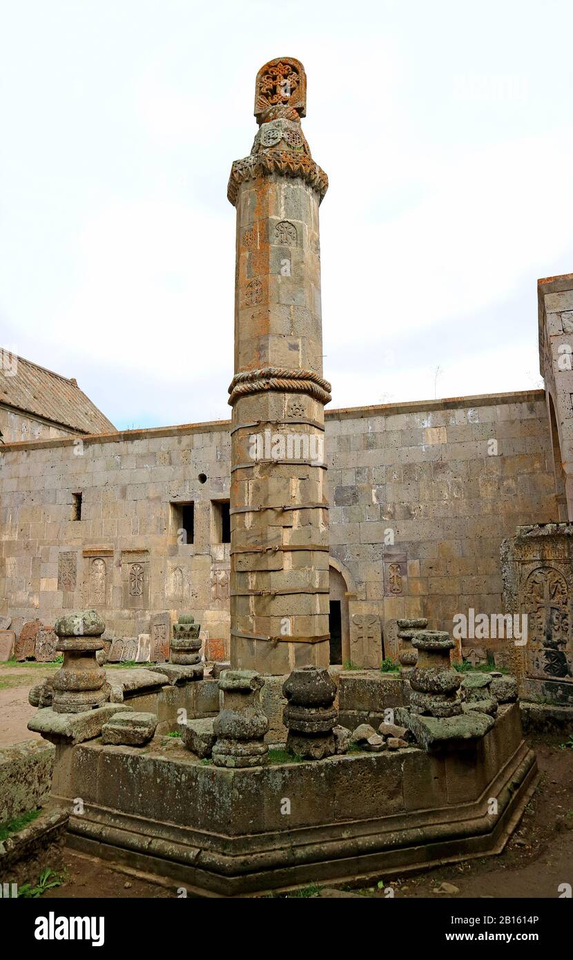 Gavazan, die 8 Meter Hohe Alte Seismographische Steinsäule im Tatev-Klosterkomplex, Provinz Syunik, Armenien Stockfoto