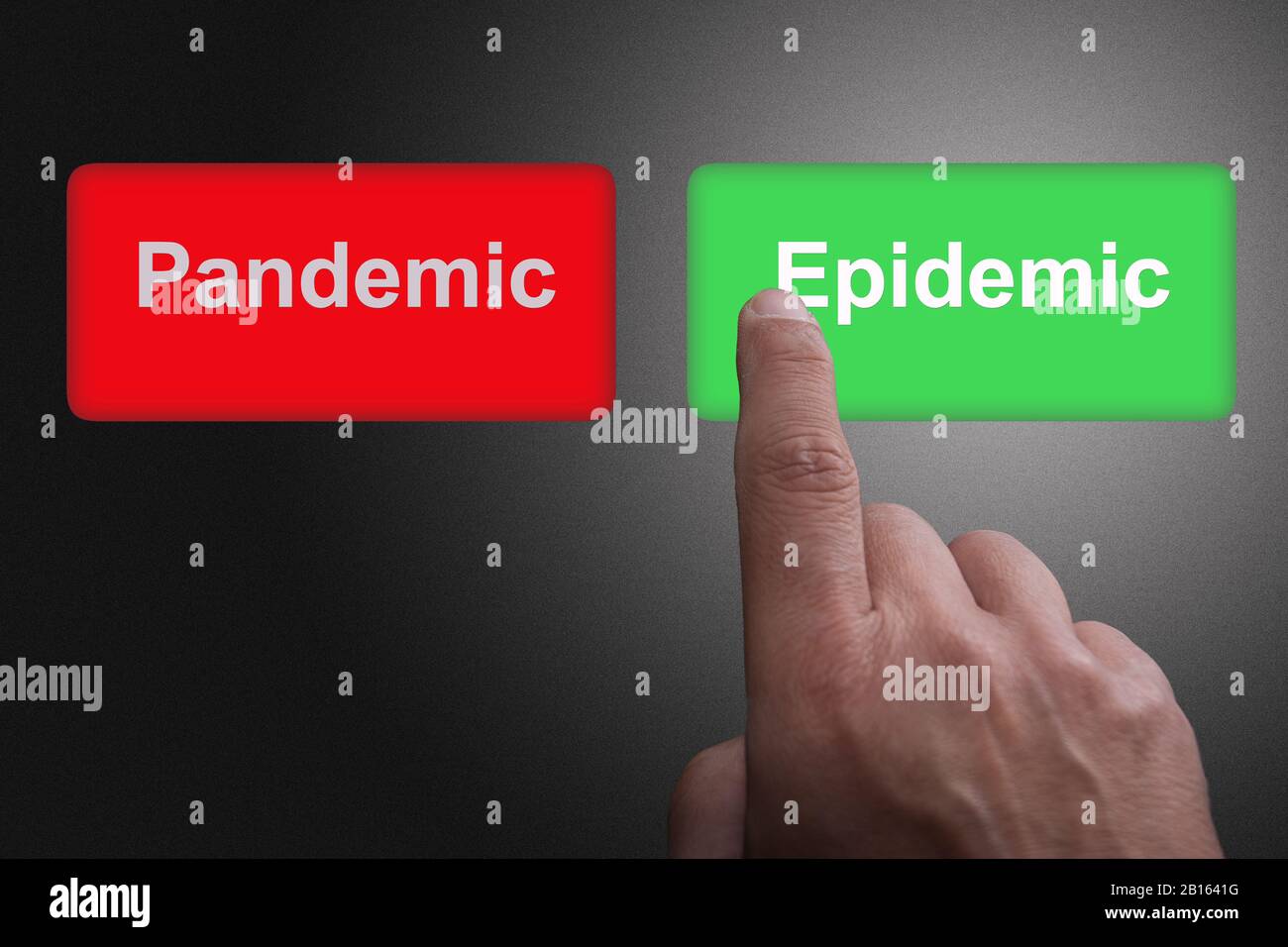 Rote und grüne Tasten mit Epidemie und Pandemie und Zeigefinger auf grauem Gradientenhintergrund, auf Epidemie Stockfoto