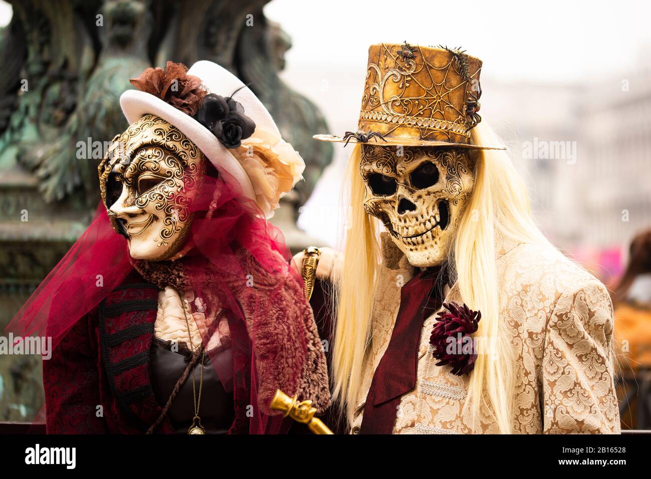 februar 2020, Venedig, Italien. Der Karneval von Venedig verbirgt den Markusplatz Stockfoto