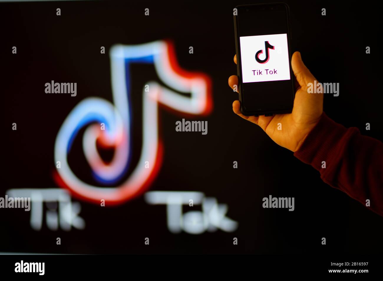 9. Februar 2020: Türkei: In Gaziantep, Türkei, wird auf einem Smartphone eine Social Video App von Tik Tok angezeigt. Die Tik Tok App, die von der chinesischen Firma Bite Dance ins Leben gerufen wurde, wurde 2017 als Video-Sharing-Plattform gestartet (Credit Image: © Muhammad Ata/IMAGESLIVE via ZUMA Wire) Stockfoto