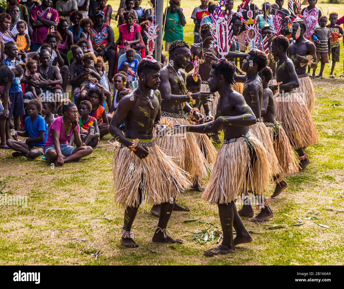 Sing-Sing in Bougainville, Papua-Neuguinea. Buntes Dorffest auf Bougainville mit Musik und Tanz Stockfoto