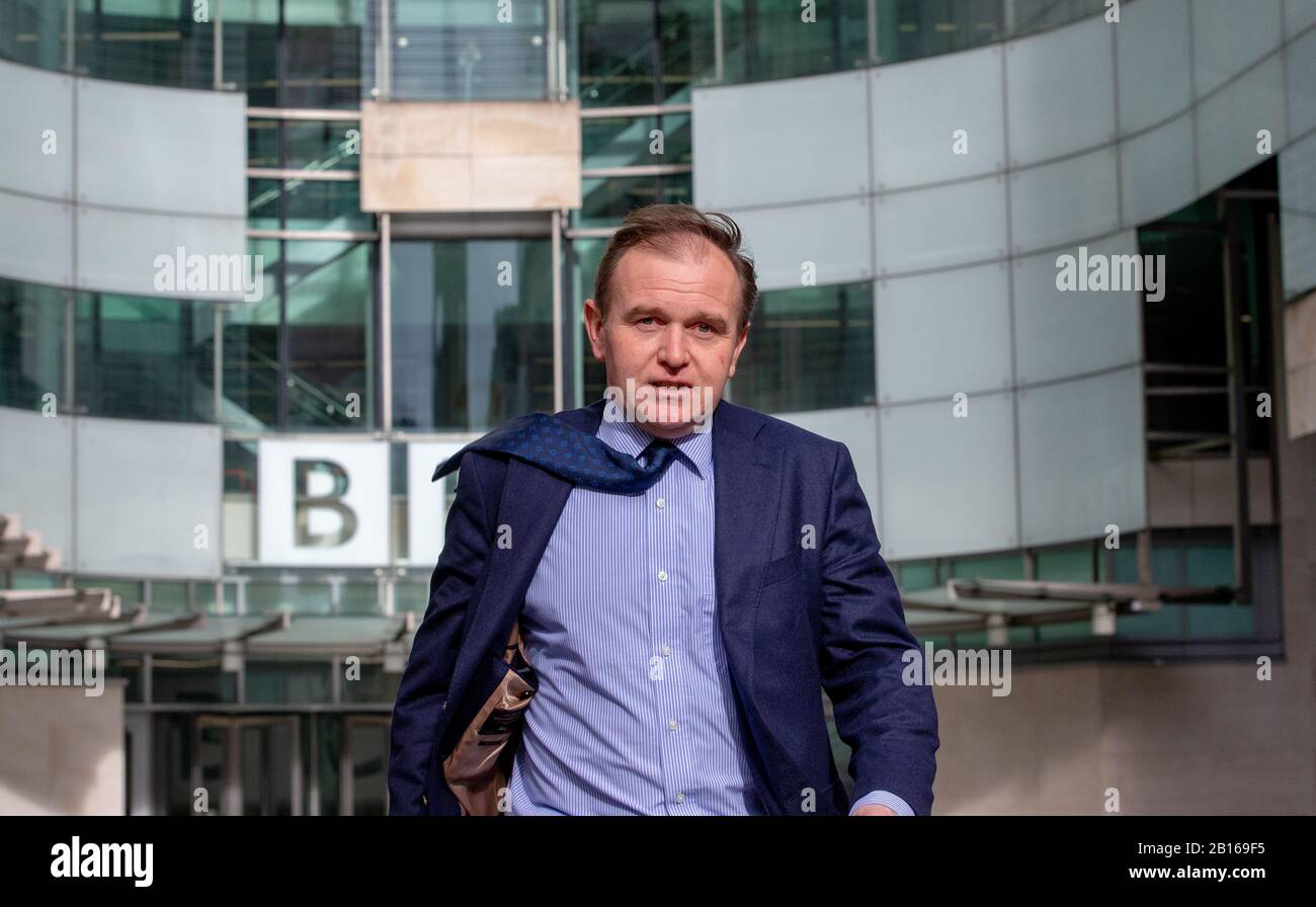 George Eustice, Staatssekretär für Umwelt, Ernährung und ländliche Angelegenheiten, verlässt die BBC Studios, nachdem er auf der "Andrew marr Show" zu sehen war. Stockfoto