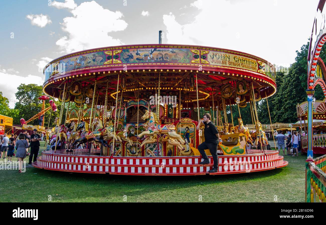 Basingstoke, Großbritannien - 1. September 2019: Victorian Steam Gallopers Fahrt auf der Vintage Carter's Steam Fair an einem sonnigen Sommernachmittag in Basingstoke, Ham Stockfoto