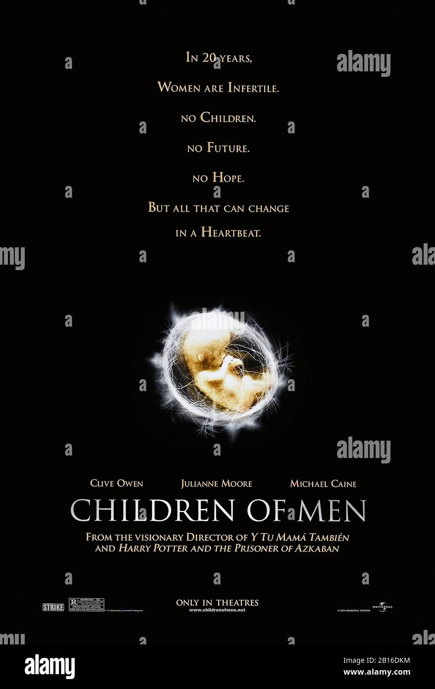 Children of Men (2006) unter der Regie von Alfonso Cuarón und mit Julianne Moore, Clive Owen, Chiwetel Ejiofor und Michael Caine in den Hauptrollen. Die dystopische zukünftige Welt der illegalen Masseneinwanderung und Unfruchtbarkeit von James trifft auf die große Leinwand. Stockfoto