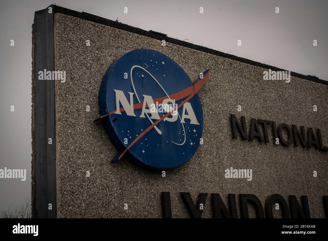 Houston, Texas - 11. Februar 2020: NASA-Logo im LBJ Space Center Stockfoto