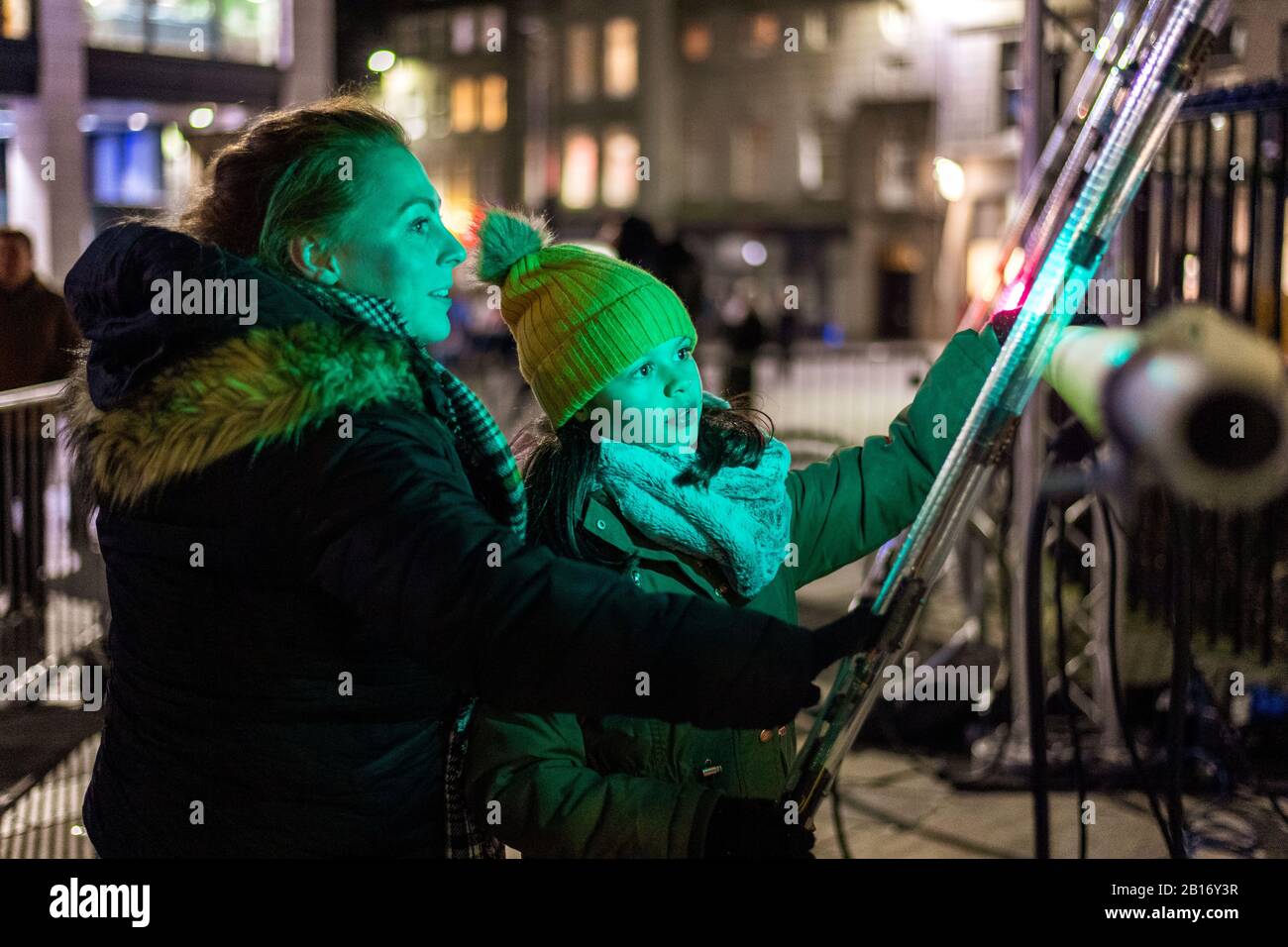 Pictured Marischal College 'Rainbow Laser Flares' von Seb Lee-Delisle SPECTRA, Schottlands Festival of Light, kehrt nach Aberdeen zurück Stockfoto