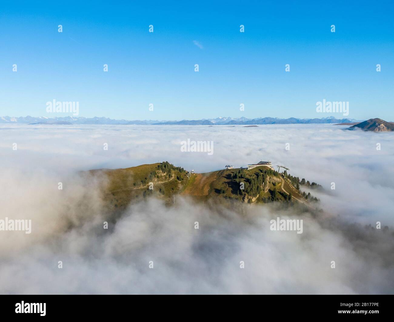 Cloud See rund um die obere Station der Ciampinoi-Seilbahn in italienischen Dolden Stockfoto