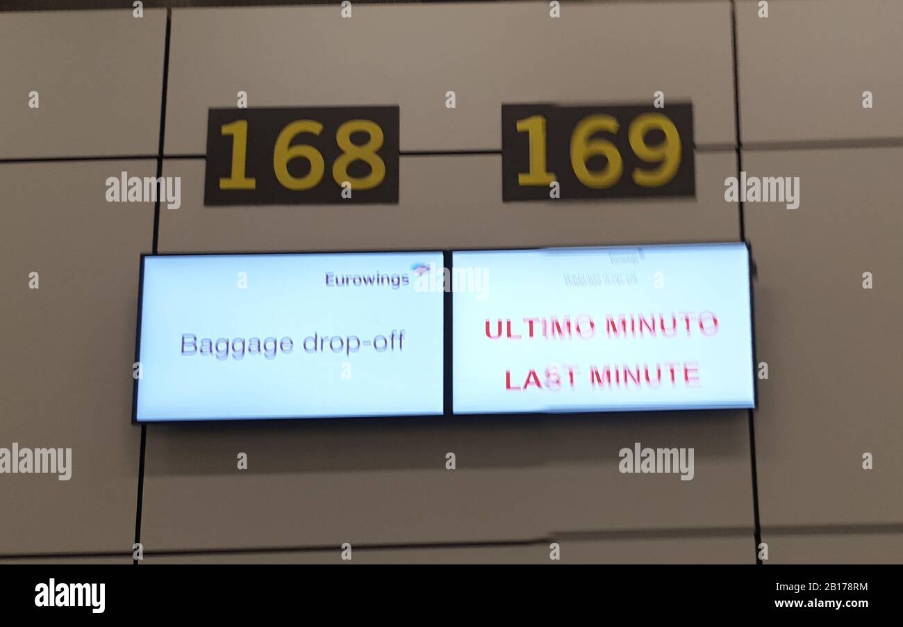 Anzeige am Gepäckabgabeplatz in am Flughafen, Spanien, Balearen, Mallorca, Palma Stockfoto
