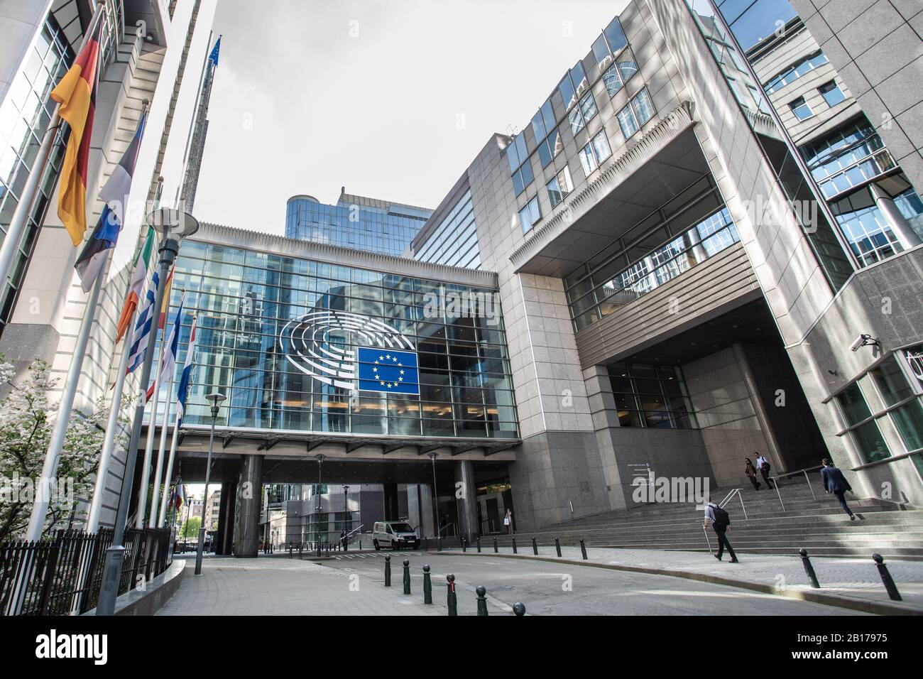 Aufbau des Europäischen Parlaments in Brüssel, Belgien. Gebäude der Europäischen kommission. Symbol der Europäischen Union. Stockfoto