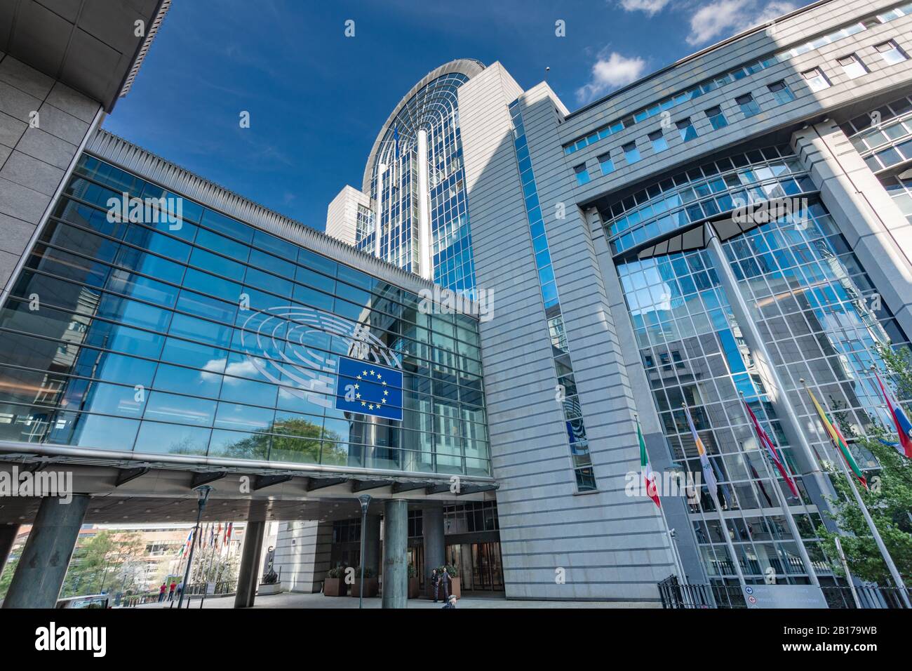 Aufbau des Europäischen Parlaments in Brüssel, Belgien. Gebäude der Europäischen kommission. Symbol der Europäischen Union. Stockfoto