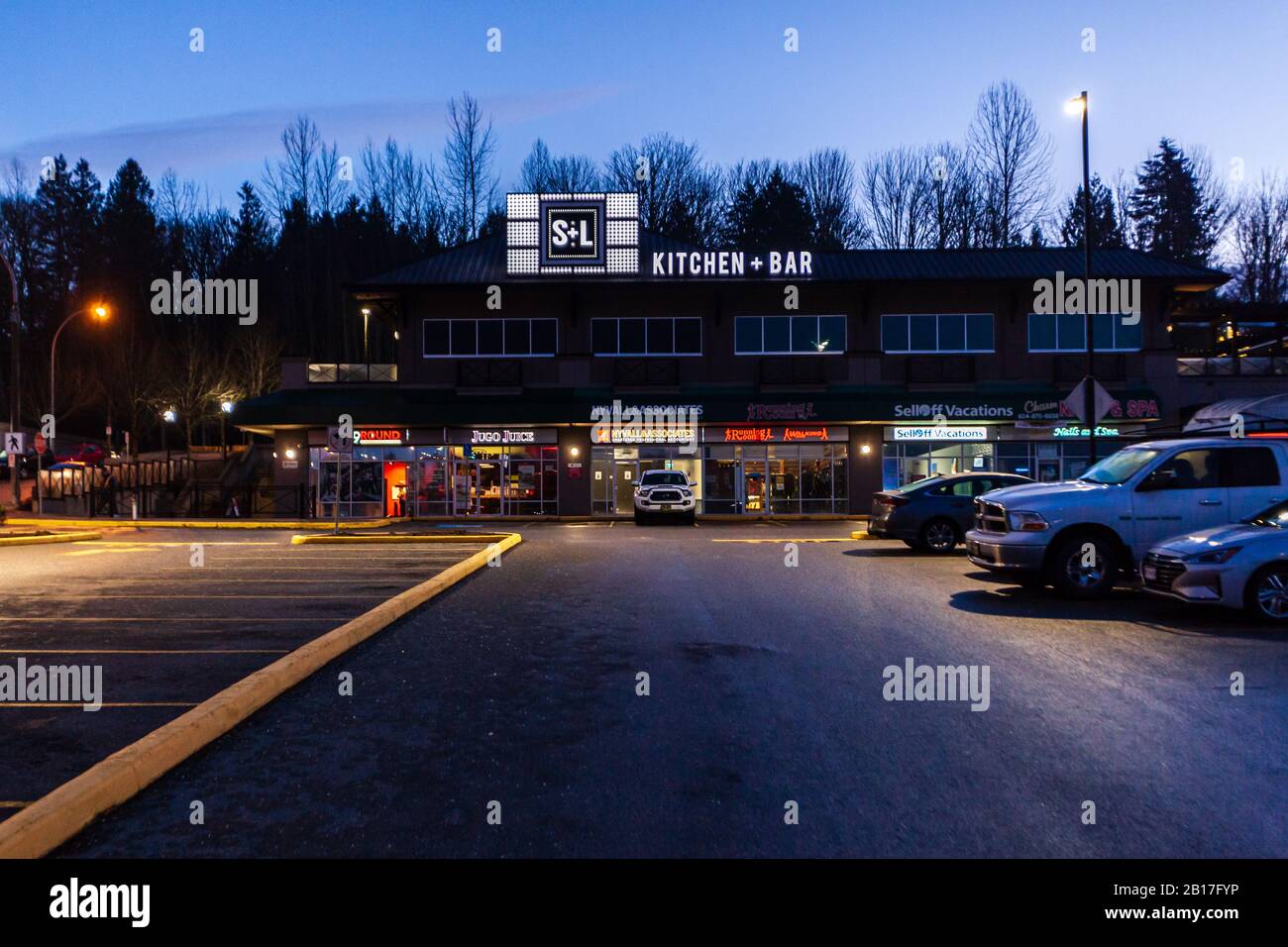 Abbotsford, KANADA - 10. FEBRUAR 2020: Einkaufszentrum im Einzelhandel am frühen Morgen. Stockfoto