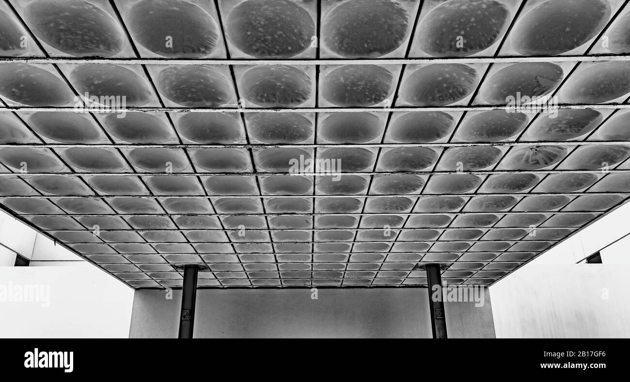 Überhang in Monochrom-Ansichten Stockfoto