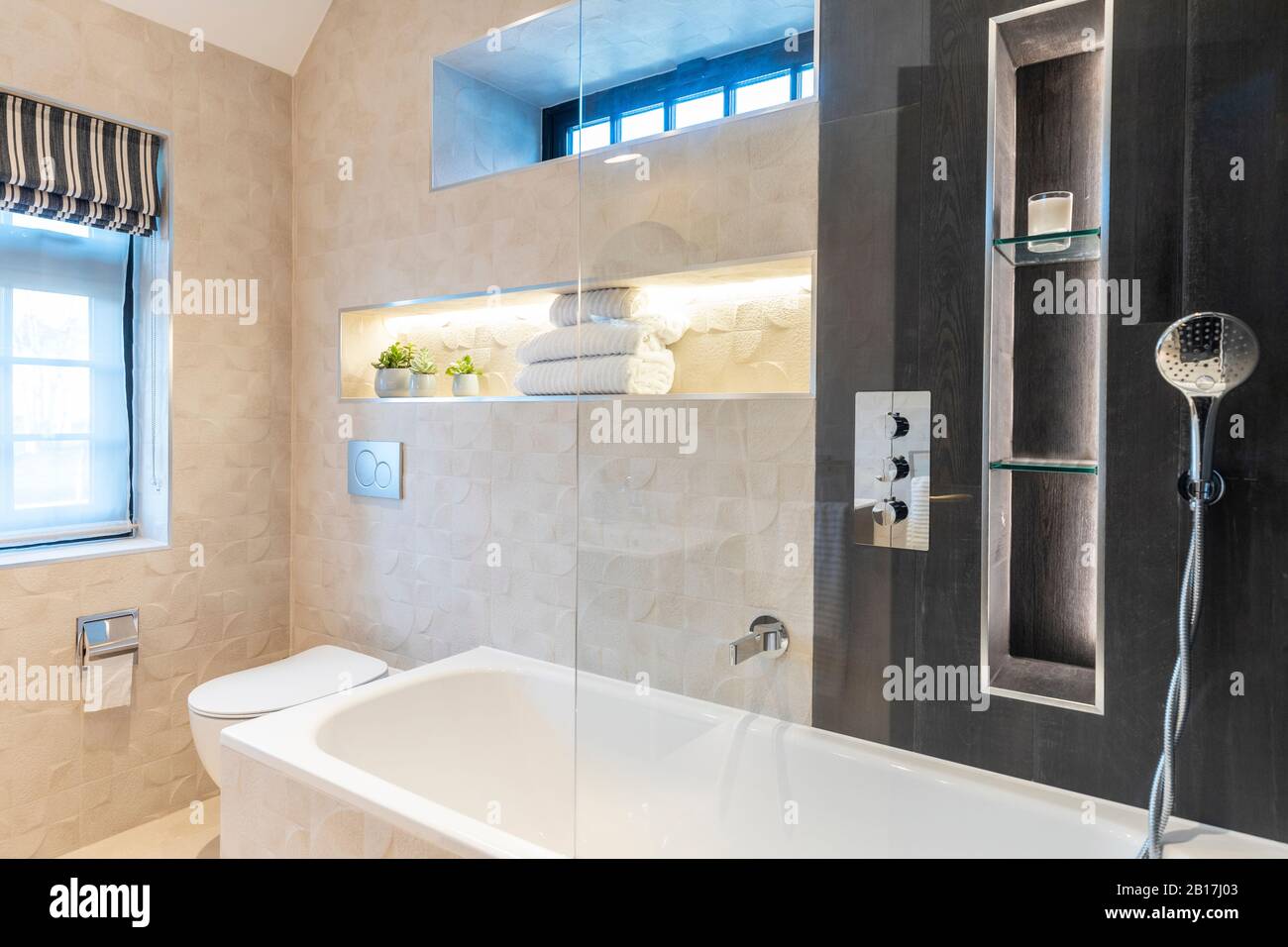 Interieur eines Badezimmers in einem luxuriösen Hotel, London, Großbritannien Stockfoto