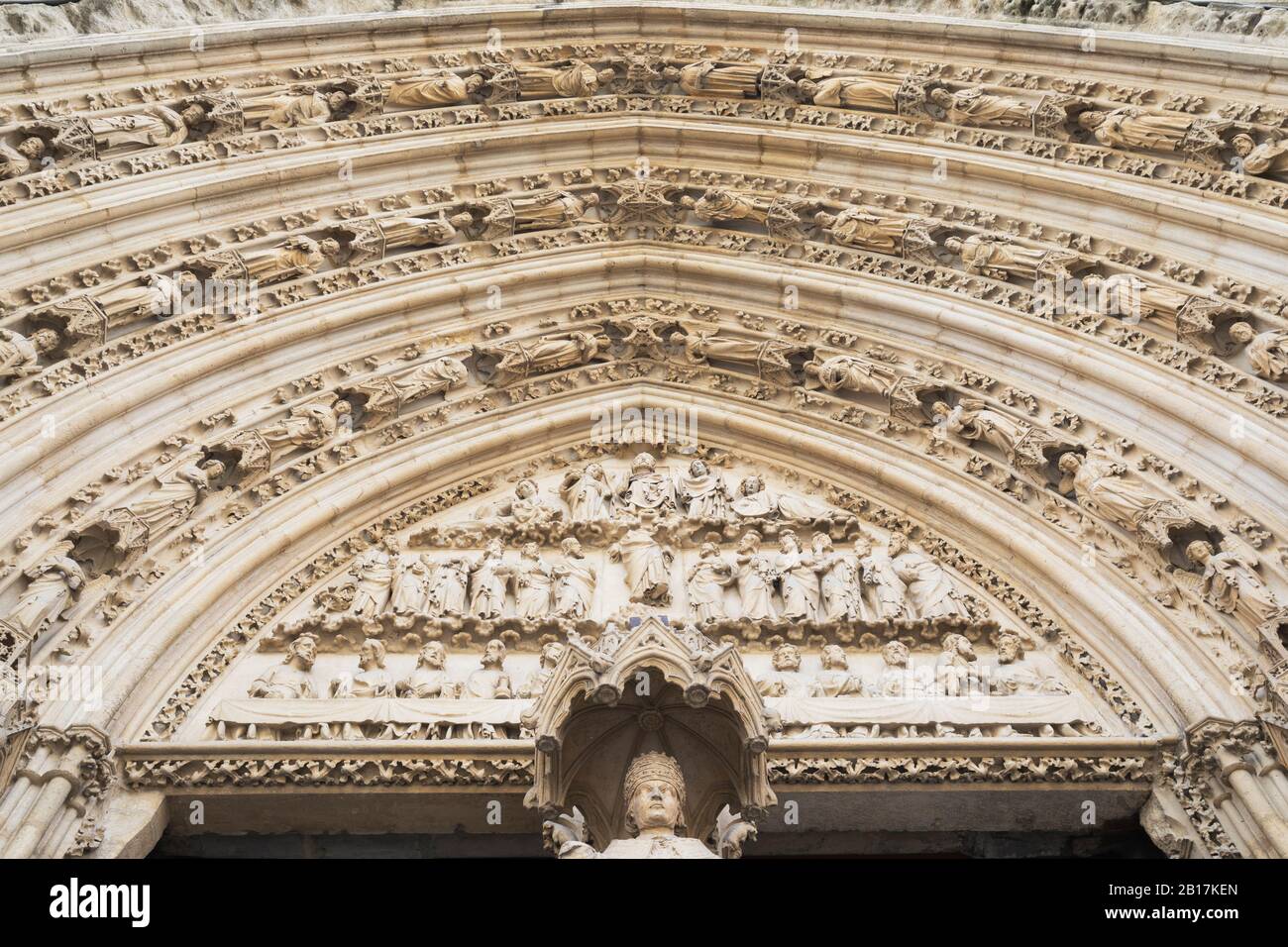 Frankreich, Gironde, Bordeaux, kunstvolle Details der Pfeiltür Stockfoto