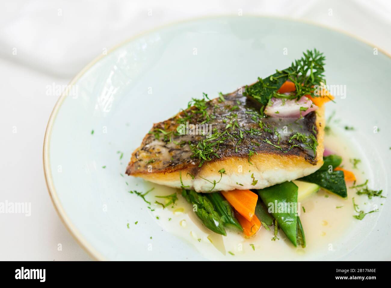 Gesunder Fisch und Gemüse Stockfoto