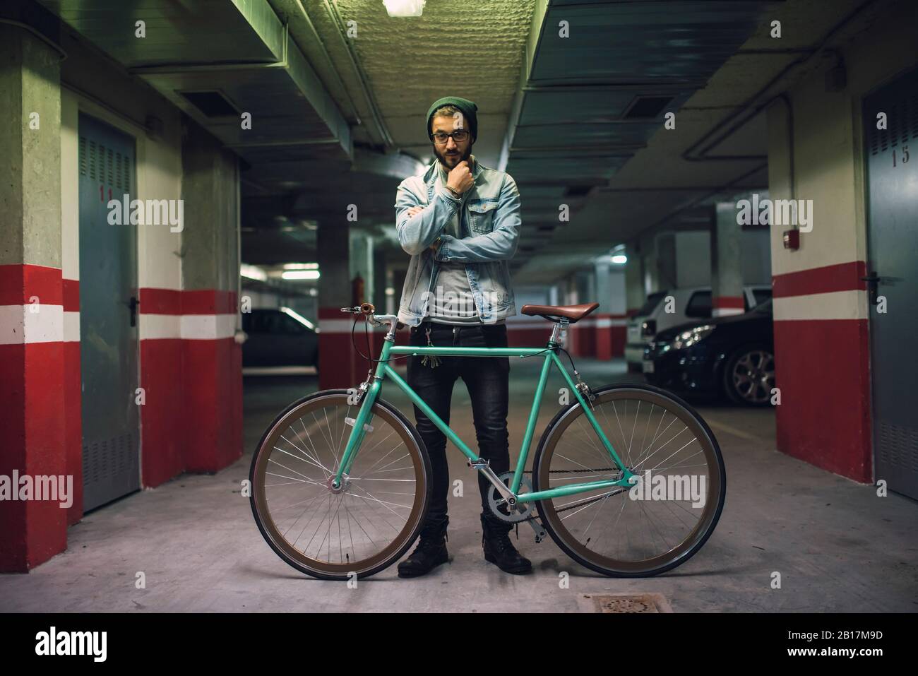 Parkplatz Fahrrad Stockfotos und -bilder Kaufen - Alamy