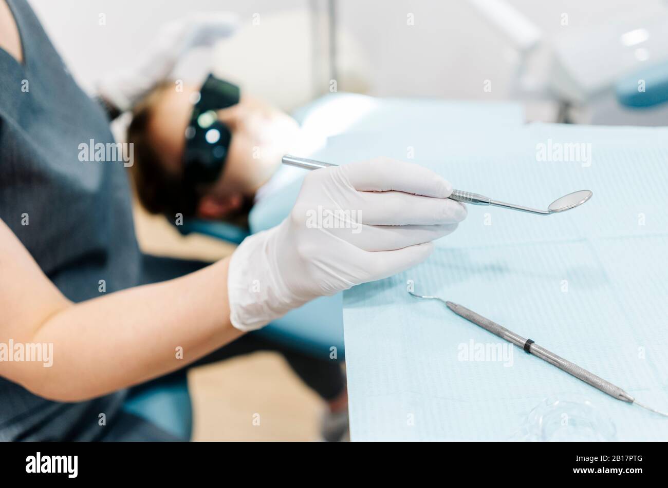 Mädchen beim Zahnarzt Behandlung Stockfoto
