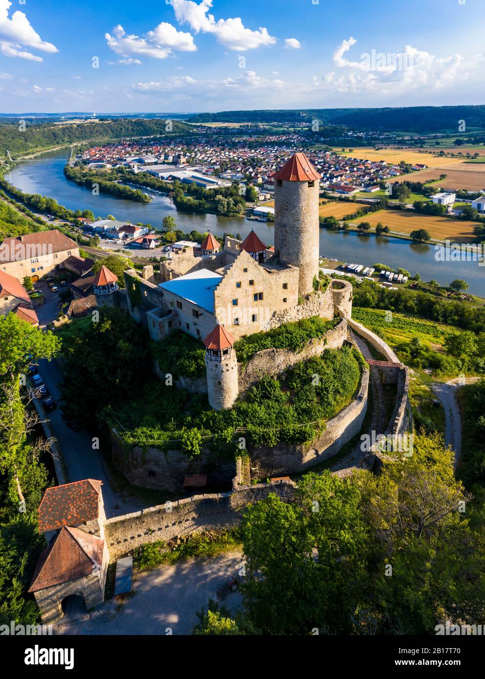 Deutschland, Baden-Württemberg, Neckarzimmern, Luftaufnahme der Burg Hornberg im Sommer Stockfoto
