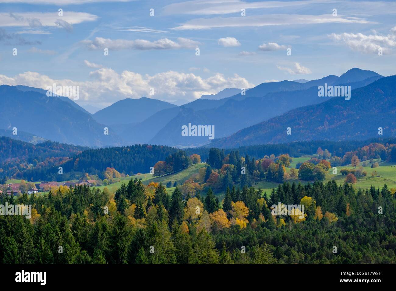 Ausgabe auf die Ammergauer Alpen, Mühlegg bei Wildsteig, Oberbayern, Bayern, Deutschland Stockfoto