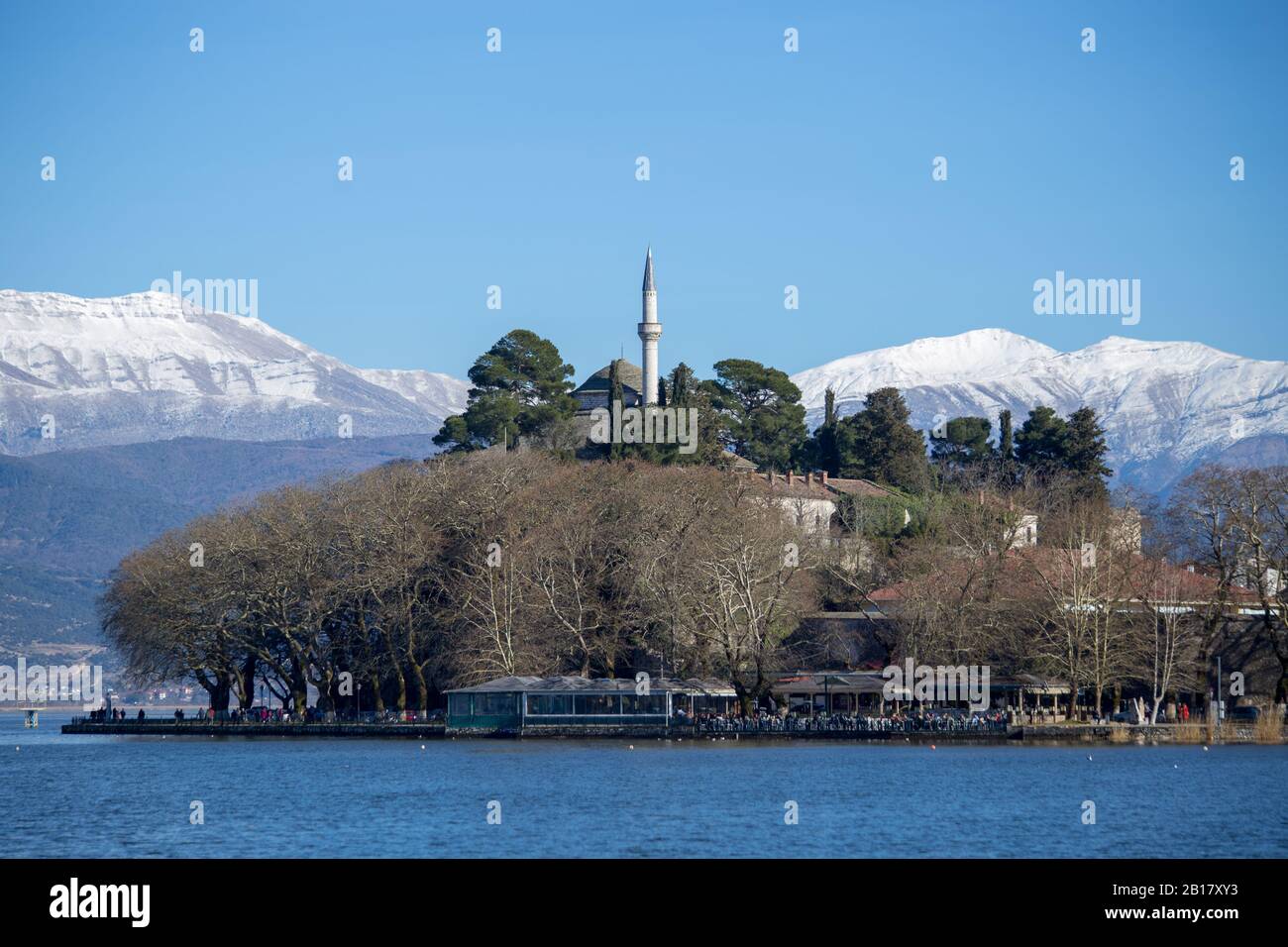 Ioannina-Stadtmoschee und pamvotis-see in der Wintersaison griechenland Stockfoto