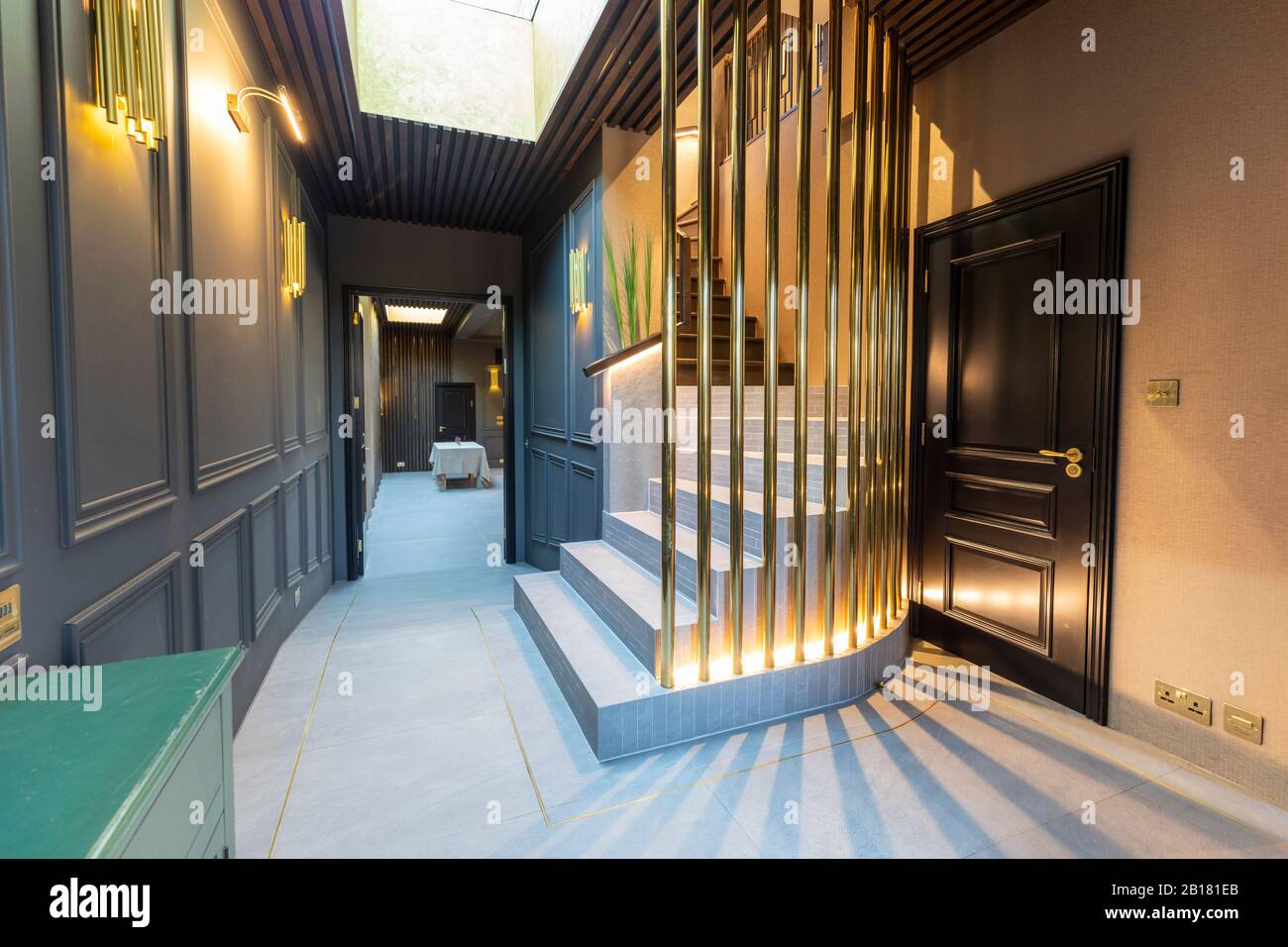 Innenansicht des Flurs in einem luxuriösen Hotel, London, Großbritannien Stockfoto