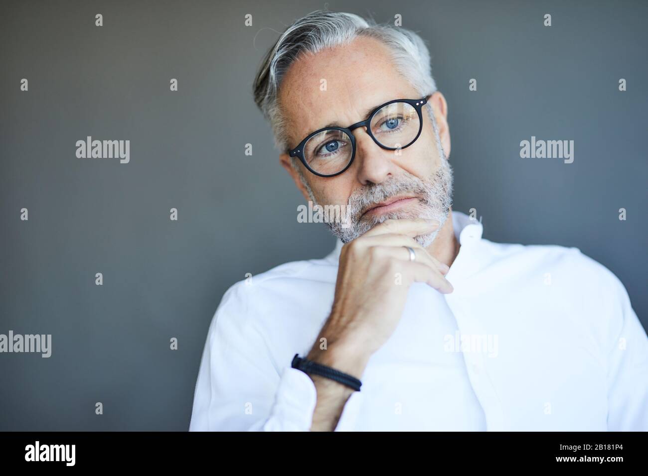 Porträt des reifen Denkens Stockfoto