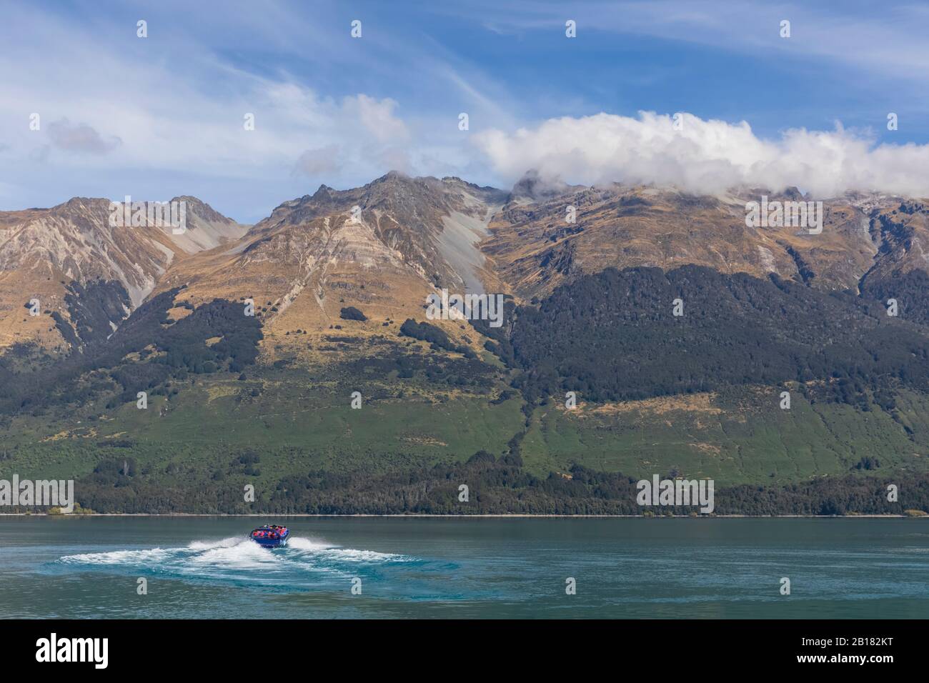 Neuseeland, Ozeanien, Südinsel, Otago, Neuseeland Alpen, Glenorchy, Speedboot auf dem Lake Wakatipu Stockfoto