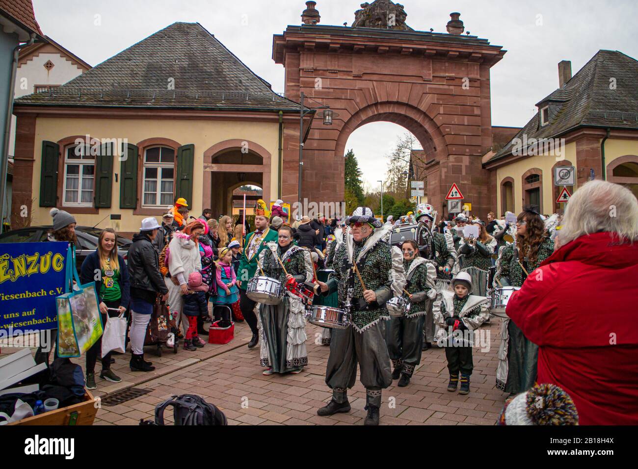 Neckargemuend, Deutschland - 22. Februar 2020: Traditioneller Karnevalsumzug in neckargemünd im pfälzischen Baden-Württemberg, Deutschland Stockfoto