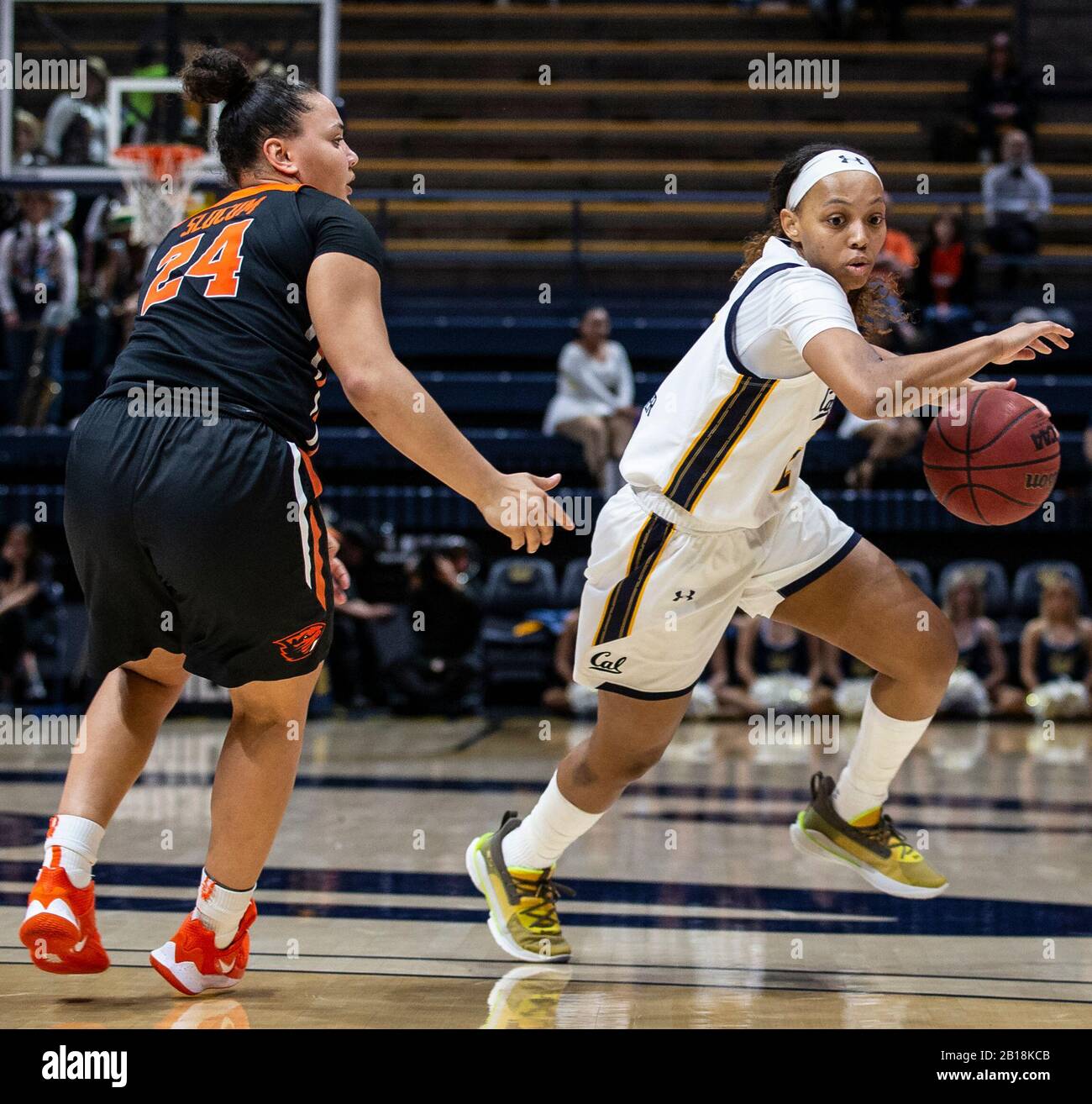 Berkeley, CA, 23. Februar 2020. A. California Golden Bears Guard Cailyn Crocker (2) geht während des NCAA Women's Basketball Game zwischen Oregon State Beavers und den California Golden Bears 63-76 verloren im Hass Pavilion Berkeley Calif. Thurman James/CSM/Alamy Live News zum Hoop Stockfoto