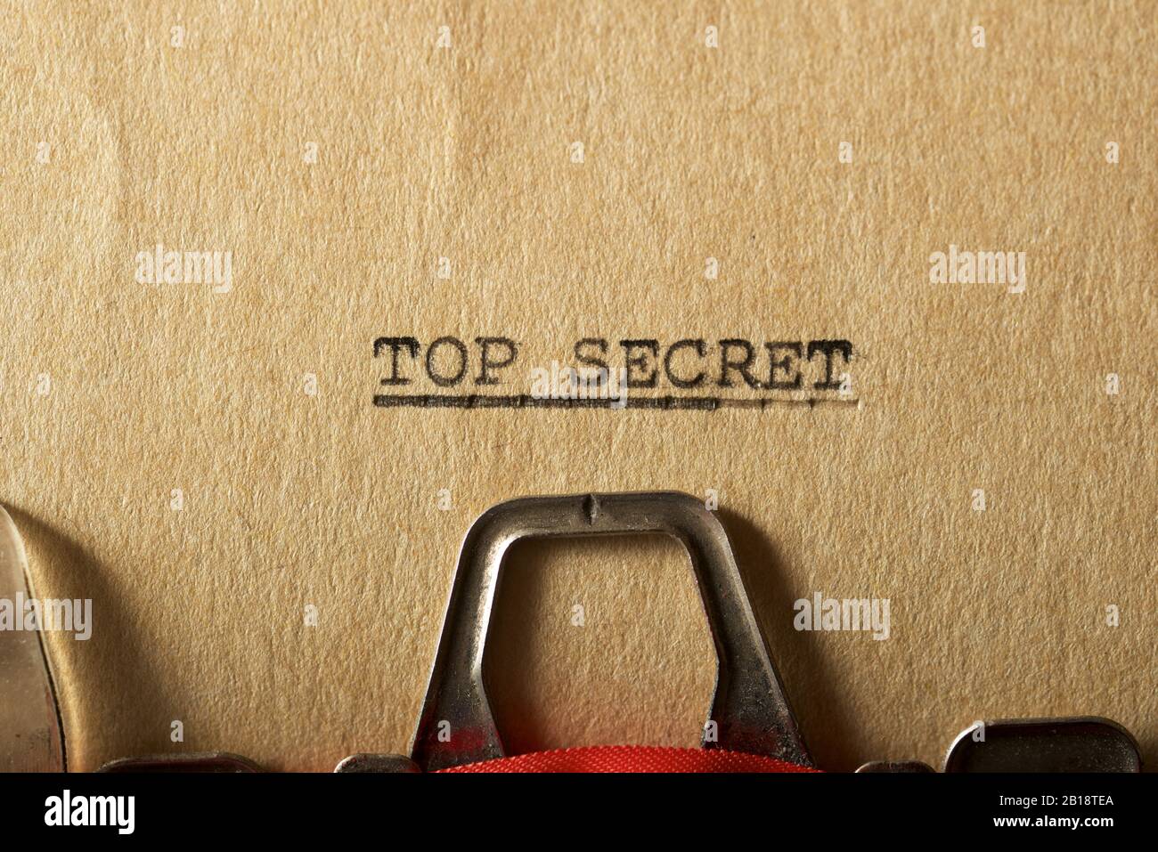 Der Satz, Top Secret, mit einer Schreibmaschine geschrieben. Stockfoto