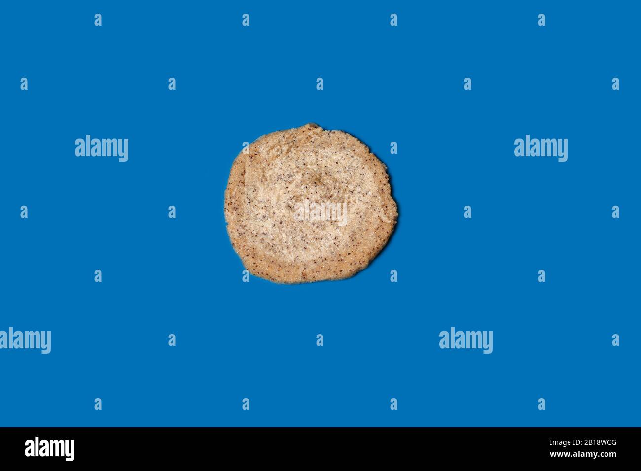 Schrubben Sie Gesicht und Körper mit Kaffee und Salz Stockfoto